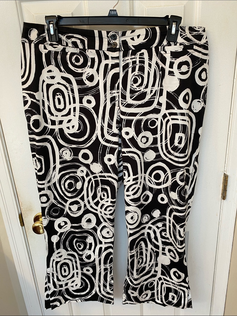 Graphic Black & White Crop Pants